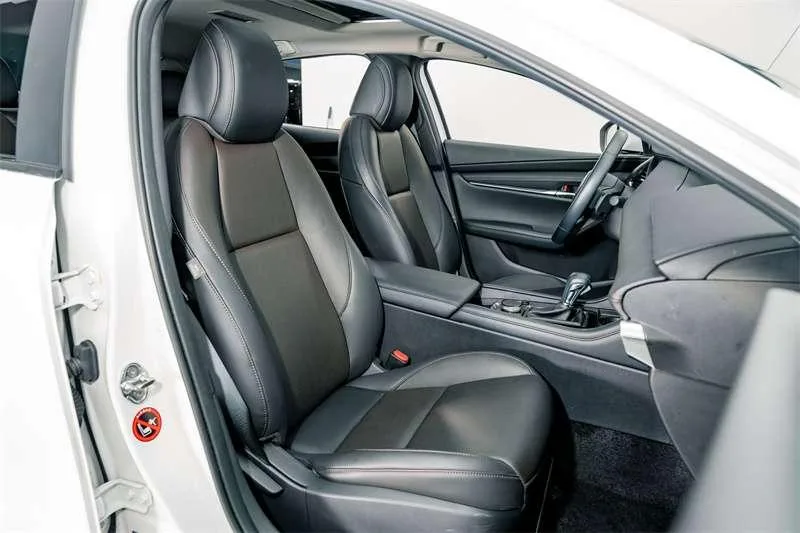 Mazda Mazda3 Axela 2021 2.0L Automatic quality elegant version interior photo 18 Mazda Mazda3 Axela 2021 2.0L Automatic quality elegant version interior photo 18
