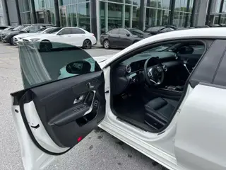 Mercedes-Benz CLA 2021 CLA 260 4MATIC Coche deportivo de caza de cinco puertas interior foto 11