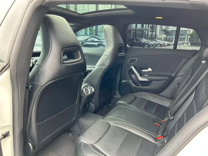 Mercedes-Benz CLA 2021 CLA 260 4MATIC Coche deportivo de caza de cinco puertas interior foto 12