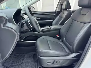 Hyundai Tucson 2023 Tucson L 1.5T DLX Двухприводная люксовая версия интерьер фото 13