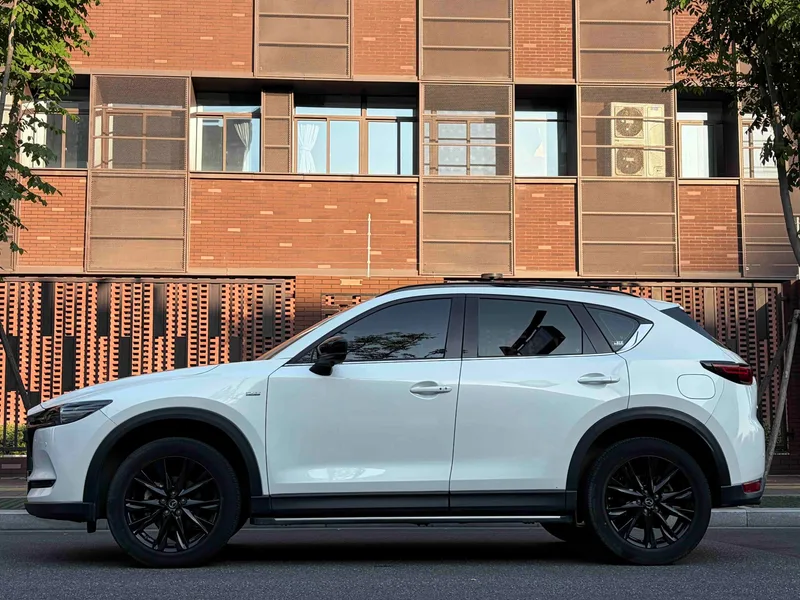 Mazda CX-5 2021 2.5L Automatic two-wheel drive black knight type exterior photo 2