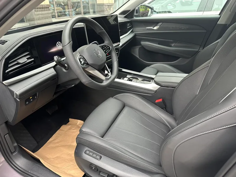 Volkswagen Passat 2025 Pro 380TSI Long Zun Edition interior photo 13 Volkswagen Passat 2025 Pro 380TSI Long Zun Edition interior photo 13