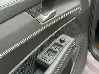 Volkswagen Passat 2025 Pro 380TSI Long Zun Edition interior photo 14 Volkswagen Passat 2025 Pro 380TSI Long Zun Edition interior photo 14