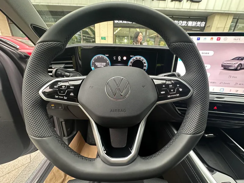 Volkswagen Passat 2025 Pro 380TSI Long Zun Edition interior photo 16 Volkswagen Passat 2025 Pro 380TSI Long Zun Edition interior photo 16