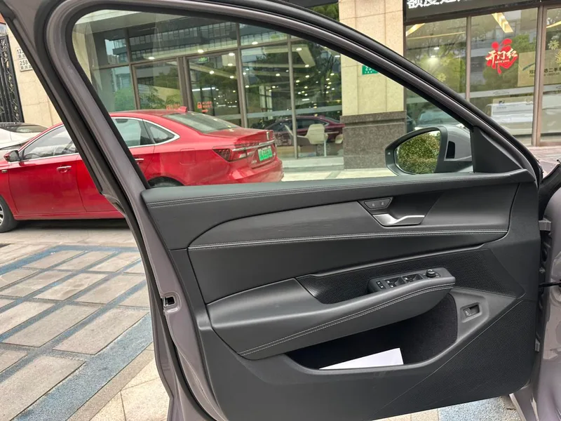 Volkswagen Passat 2025 Pro 380TSI Long Zun Edition interior photo 18 Volkswagen Passat 2025 Pro 380TSI Long Zun Edition interior photo 18