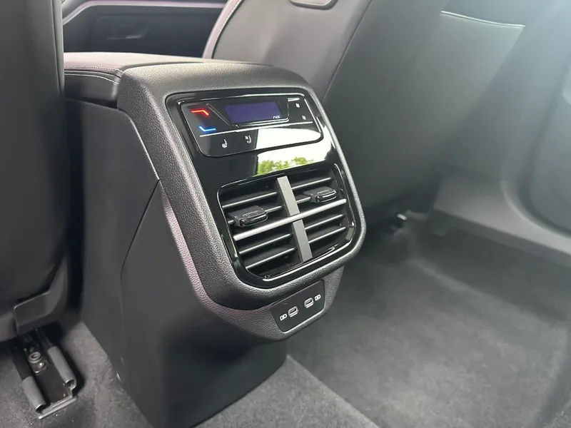 Volkswagen Passat 2025 Pro 380TSI Long Zun Edition interior photo 20 Volkswagen Passat 2025 Pro 380TSI Long Zun Edition interior photo 20