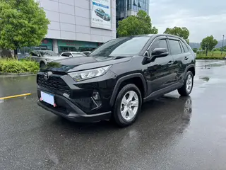 Toyota RAV4 2023 2.0L CVT Двухприводная городская версия