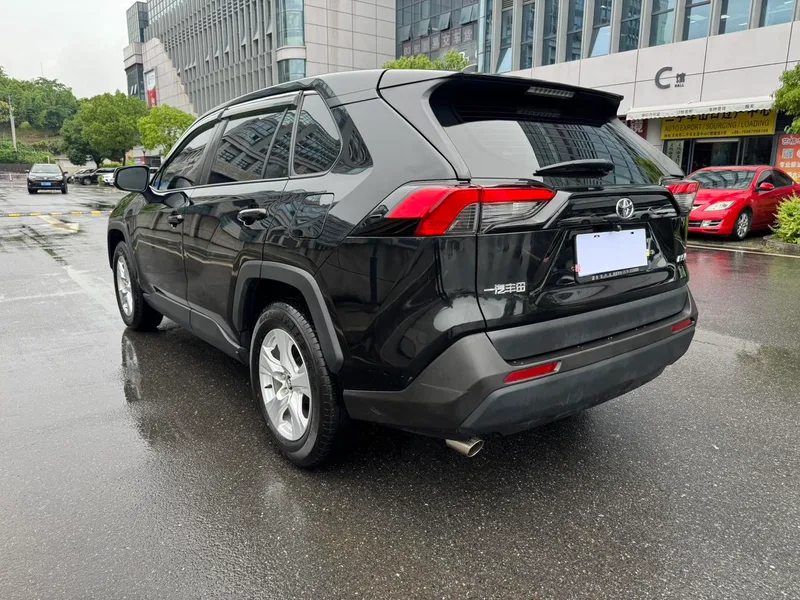 Toyota RAV4 2023 2.0L CVT Two-wheel drive urban version exterior photo 7 Toyota RAV4 2023 2.0L CVT Two-wheel drive urban version exterior photo 7