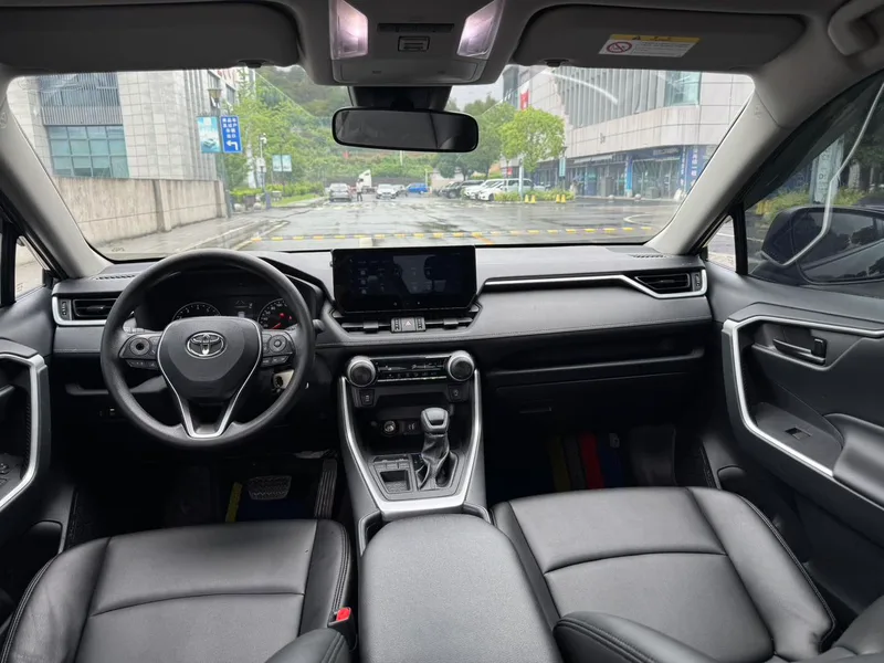 Toyota RAV4 2023 2.0L CVT Two-wheel drive urban version interior photo 13 Toyota RAV4 2023 2.0L CVT Two-wheel drive urban version interior photo 13