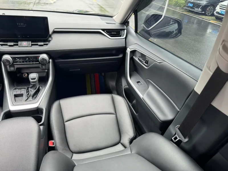 Toyota RAV4 2023 2.0L CVT Two-wheel drive urban version interior photo 14 Toyota RAV4 2023 2.0L CVT Two-wheel drive urban version interior photo 14