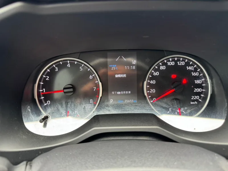Toyota RAV4 2023 2.0L CVT Two-wheel drive urban version interior photo 19 Toyota RAV4 2023 2.0L CVT Two-wheel drive urban version interior photo 19