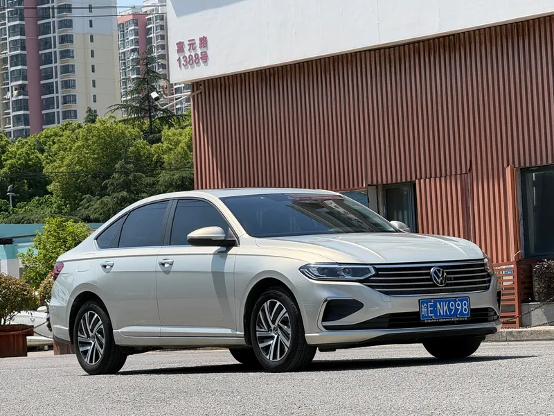 Volkswagen Lavida 2023 1.5L Автоматическая полная версия экстерьер фото 2 Volkswagen Lavida 2023 1.5L Автоматическая полная версия экстерьер фото 2