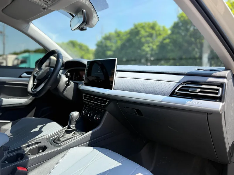 Volkswagen Lavida 2023 1.5L Автоматическая полная версия экстерьер фото 3 Volkswagen Lavida 2023 1.5L Автоматическая полная версия экстерьер фото 3