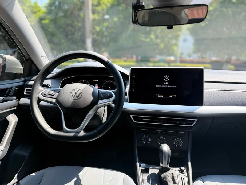 Volkswagen Lavida 2023 1.5L Автоматическая полная версия интерьер фото 10 Volkswagen Lavida 2023 1.5L Автоматическая полная версия интерьер фото 10