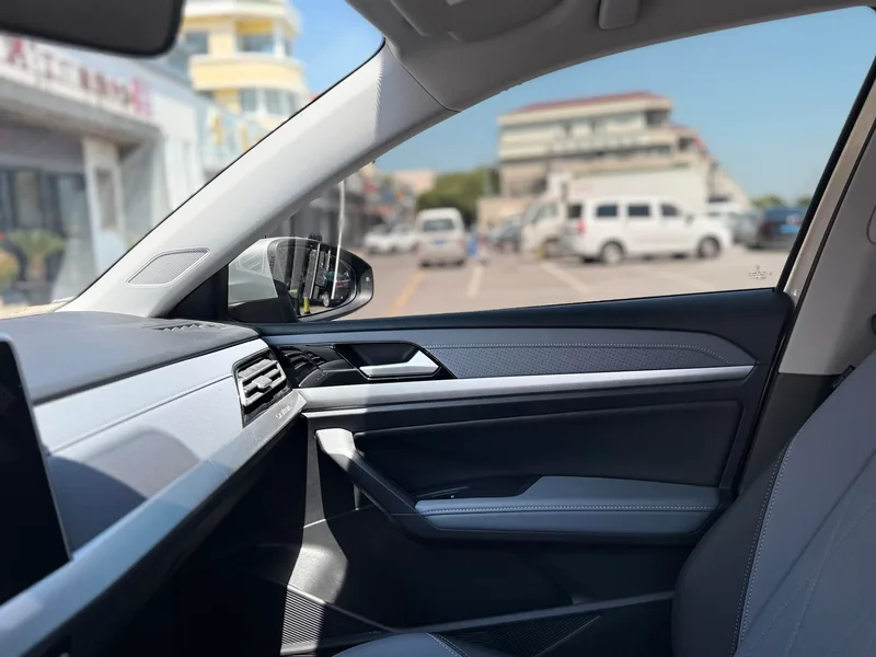 Volkswagen Lavida 2023 1.5L Автоматическая полная версия интерьер фото 15 Volkswagen Lavida 2023 1.5L Автоматическая полная версия интерьер фото 15