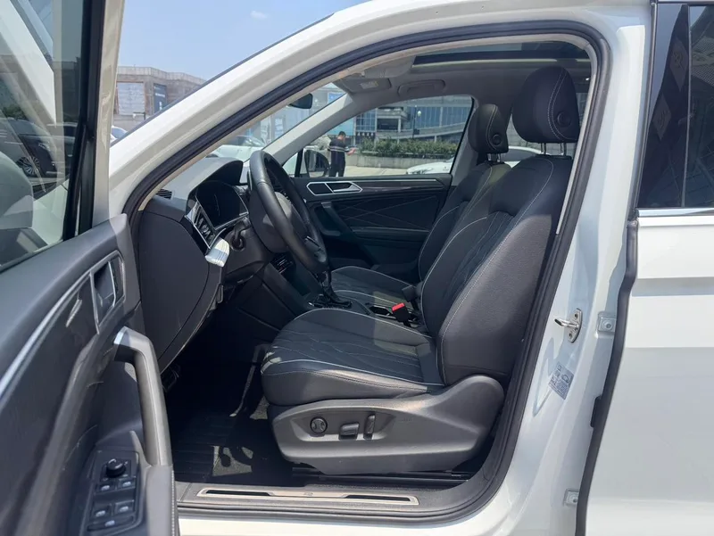 Volkswagen Tiguan L 2022 330TSI Automatic two-wheel drive R-Line Enjoy more version exterior photo 9 Volkswagen Tiguan L 2022 330TSI Automatic two-wheel drive R-Line Enjoy more version exterior photo 9