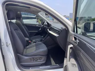 Volkswagen Tiguan L 2022 330TSI Automatic two-wheel drive R-Line Enjoy more version interior photo 12 Volkswagen Tiguan L 2022 330TSI Automatic two-wheel drive R-Line Enjoy more version interior photo 12