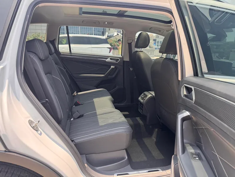 Volkswagen Tiguan L 2022 330TSI Automatic two-wheel drive R-Line Enjoy more version interior photo 13 Volkswagen Tiguan L 2022 330TSI Automatic two-wheel drive R-Line Enjoy more version interior photo 13