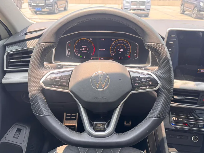 Volkswagen Tiguan L 2022 330TSI Automatic two-wheel drive R-Line Enjoy more version interior photo 16 Volkswagen Tiguan L 2022 330TSI Automatic two-wheel drive R-Line Enjoy more version interior photo 16