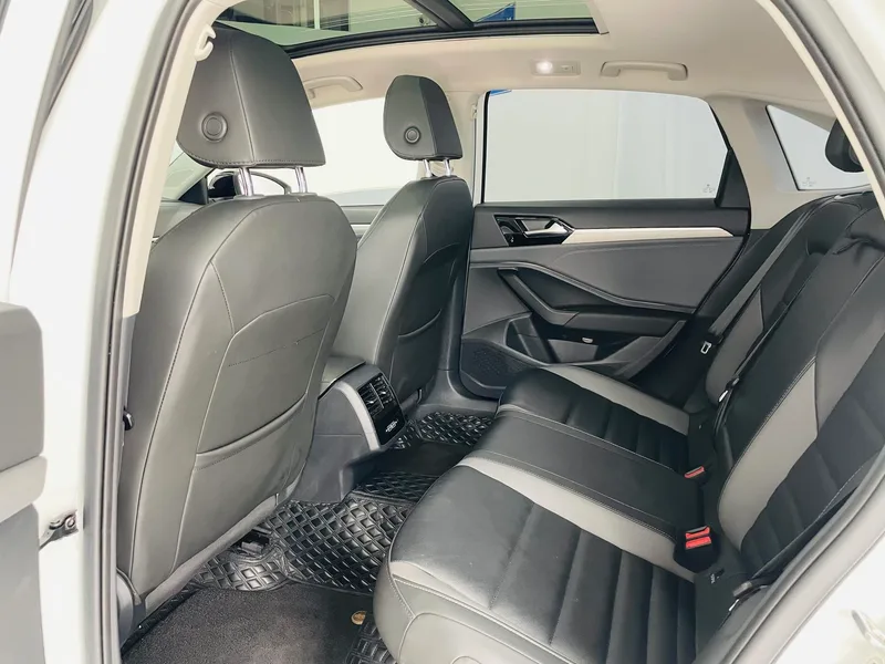 Volkswagen Sagitar 2022 280TSI DSG Premium Edition interior photo 10 Volkswagen Sagitar 2022 280TSI DSG Premium Edition interior photo 10