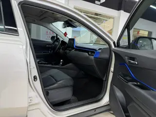 Toyota C-HR 2022 2.0L Comfort Edition interior photo 6 Toyota C-HR 2022 2.0L Comfort Edition interior photo 6