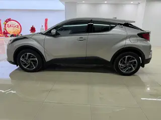 Toyota C-HR 2022 2.0L Comfort Edition interior photo 8 Toyota C-HR 2022 2.0L Comfort Edition interior photo 8
