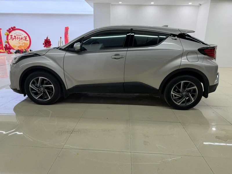 Toyota C-HR 2022 2.0L Comfort Edition interior photo 8 Toyota C-HR 2022 2.0L Comfort Edition interior photo 8
