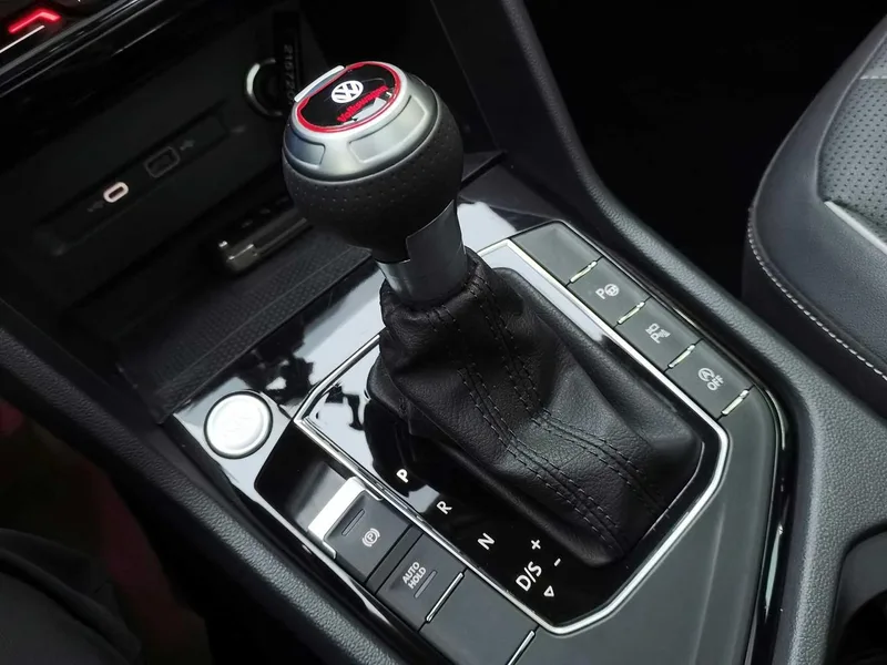 Volkswagen Tiguan L 2022 330TSI Transmission automatique à deux roues motrices R-Line Version de plus en plus intérieur photo 16 Volkswagen Tiguan L 2022 330TSI Transmission automatique à deux roues motrices R-Line Version de plus en plus intérieur photo 16
