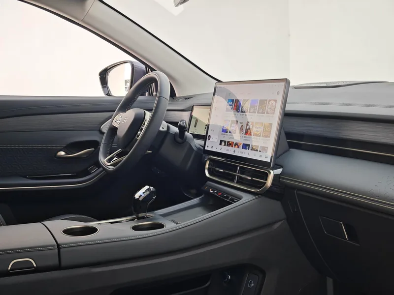 Jetour Shanhai L9 2024 1.5TD Max interior photo 11