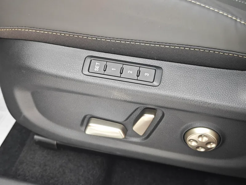 Jetour Shanhai L9 2024 1.5TD Max interior photo 17