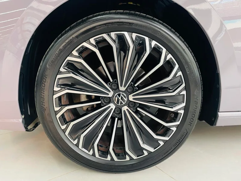 Volkswagen Passat 2025 Pro 380TSI Long Zun Edition exterior photo 3 Volkswagen Passat 2025 Pro 380TSI Long Zun Edition exterior photo 3