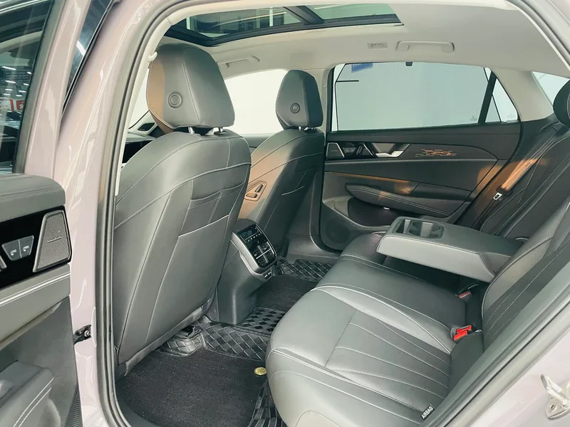 Volkswagen Passat 2025 Pro 380TSI Long Zun Edition interior photo 10 Volkswagen Passat 2025 Pro 380TSI Long Zun Edition interior photo 10
