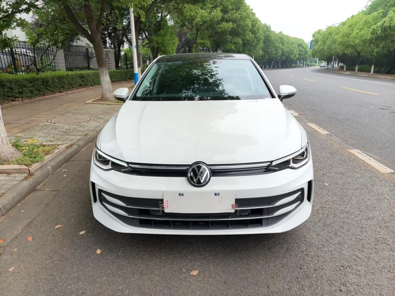 Volkswagen Golf 2025 300TSI Pro exterior photo 2 Volkswagen Golf 2025 300TSI Pro exterior photo 2