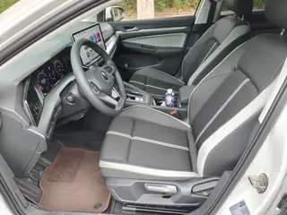 Volkswagen Golf 2025 300TSI Pro interior photo 6 Volkswagen Golf 2025 300TSI Pro interior photo 6