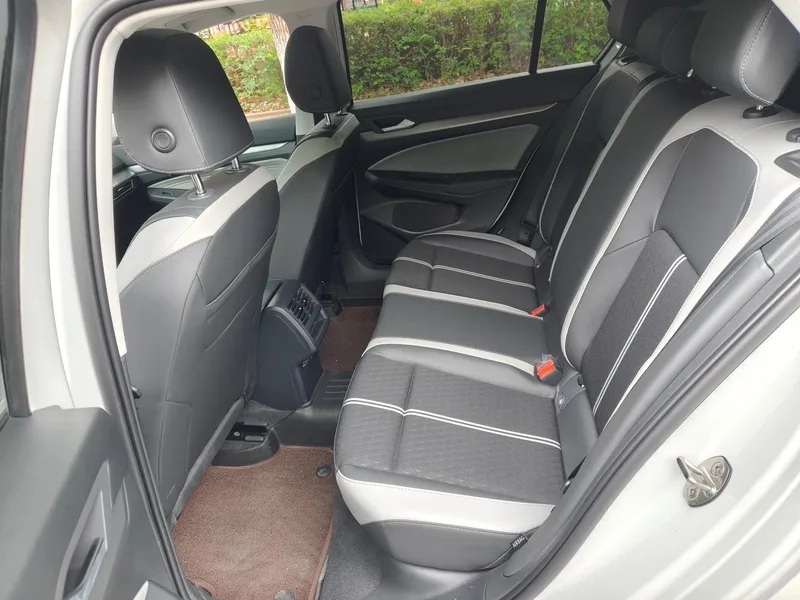 Volkswagen Golf 2025 300TSI Pro interior photo 7 Volkswagen Golf 2025 300TSI Pro interior photo 7
