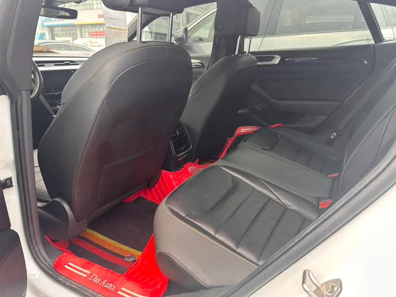 Volkswagen CC 2023 380TSI Version accrocheuse intérieur photo 7