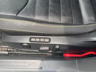 Volkswagen CC 2023 380TSI Version accrocheuse intérieur photo 10