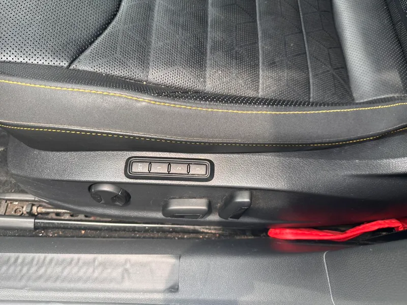 Volkswagen CC 2023 380TSI Version accrocheuse intérieur photo 10