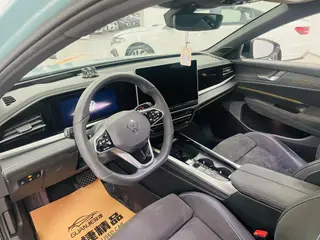 Volkswagen Passat 2025 Pro 380TSI Star Dragon Edition exterior photo 6