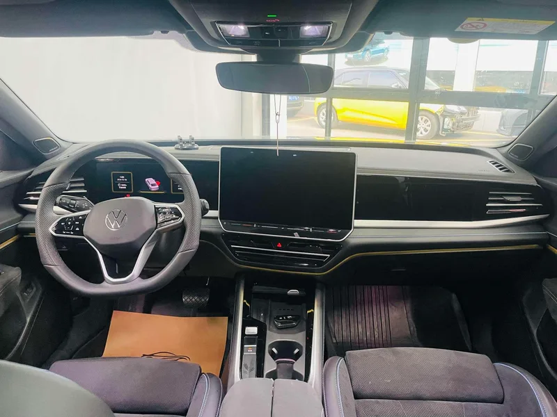 Volkswagen Passat 2025 Pro 380TSI Star Dragon Edition exterior photo 7