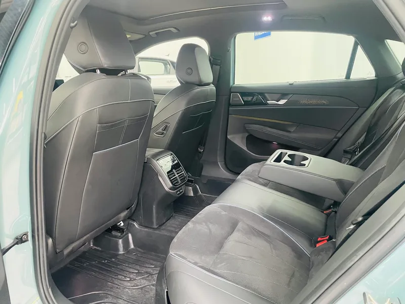 Volkswagen Passat 2025 Pro 380TSI Star Dragon Edition interior photo 10