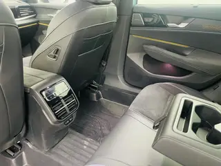 Volkswagen Passat 2025 Pro 380TSI Star Dragon Edition interior photo 11