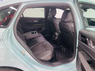 Volkswagen Passat 2025 Pro 380TSI Star Dragon Edition interior photo 13