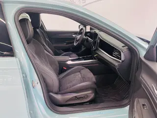 Volkswagen Passat 2025 Pro 380TSI Star Dragon Edition interior photo 14