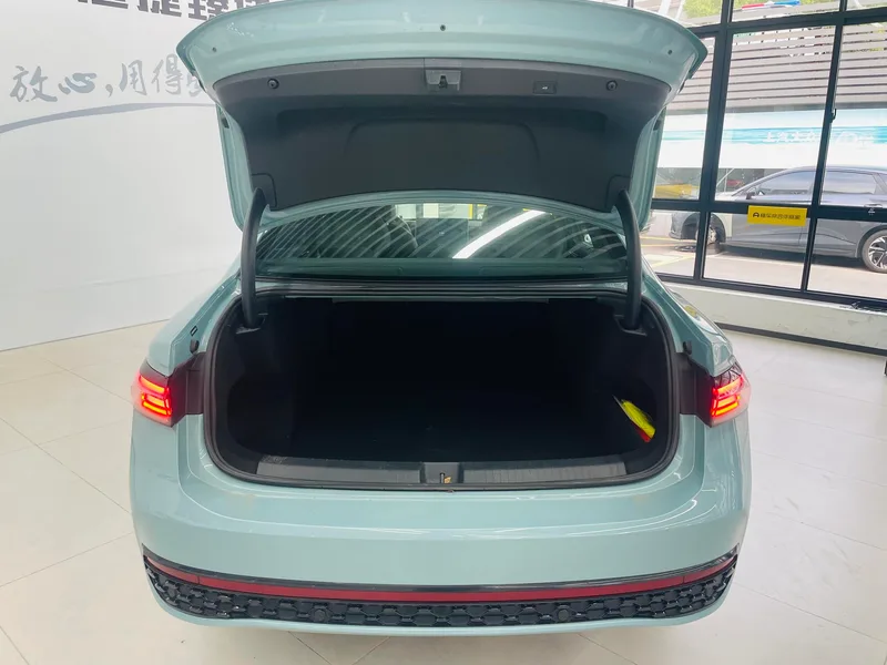 Volkswagen Passat 2025 Pro 380TSI Star Dragon Edition interior photo 15