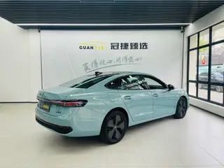 Volkswagen Passat 2025 Pro 380TSI Star Dragon Edition interior photo 17