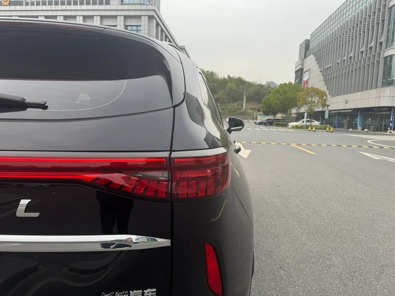 Haval H6 2024 1.5T Tracción automática a dos ruedas Max Edición exterior foto 3 Haval H6 2024 1.5T Tracción automática a dos ruedas Max Edición exterior foto 3