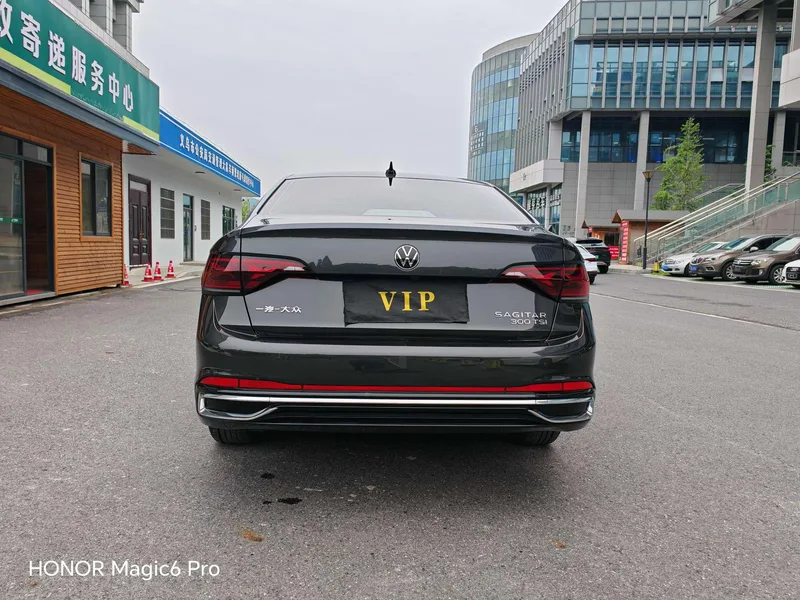 Volkswagen Sagitar 2023 300TSI DSG Version transcendée extérieur photo 5 Volkswagen Sagitar 2023 300TSI DSG Version transcendée extérieur photo 5