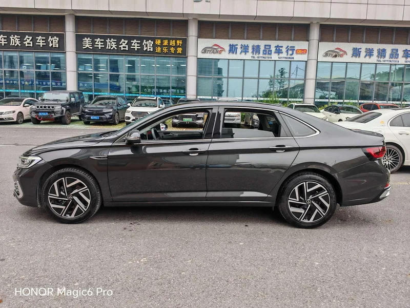 Volkswagen Sagitar 2023 300TSI DSG Version transcendée extérieur photo 8 Volkswagen Sagitar 2023 300TSI DSG Version transcendée extérieur photo 8