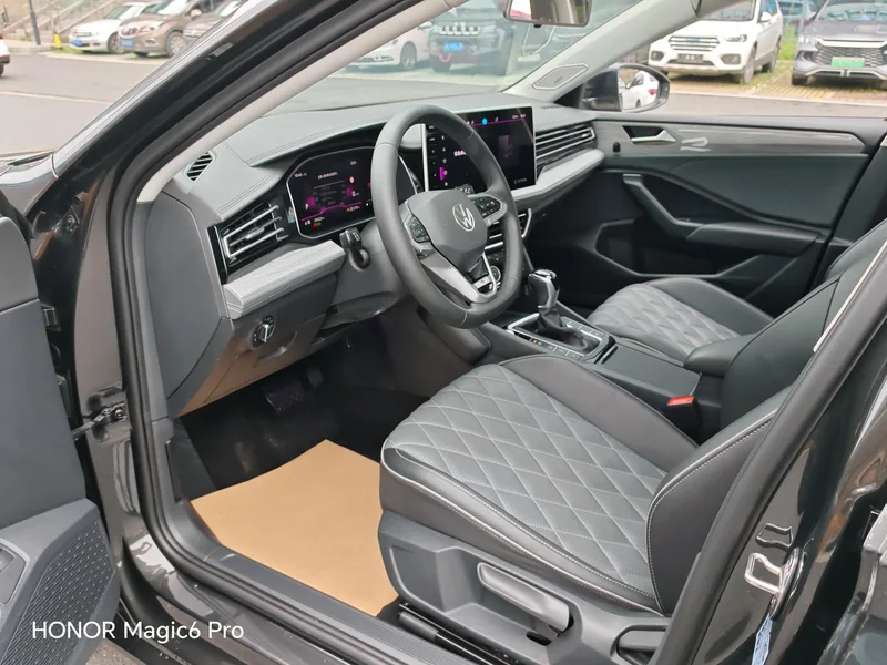 Volkswagen Sagitar 2023 300TSI DSG Version transcendée extérieur photo 9 Volkswagen Sagitar 2023 300TSI DSG Version transcendée extérieur photo 9
